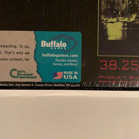 Glow in the Dark New York Panoramic Puzzle - Picture 7 of 7